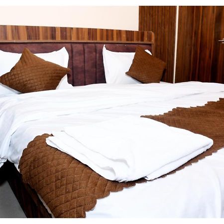 Tirupati Balaji Inn Bageshwar Dham Basāri Kültér fotó