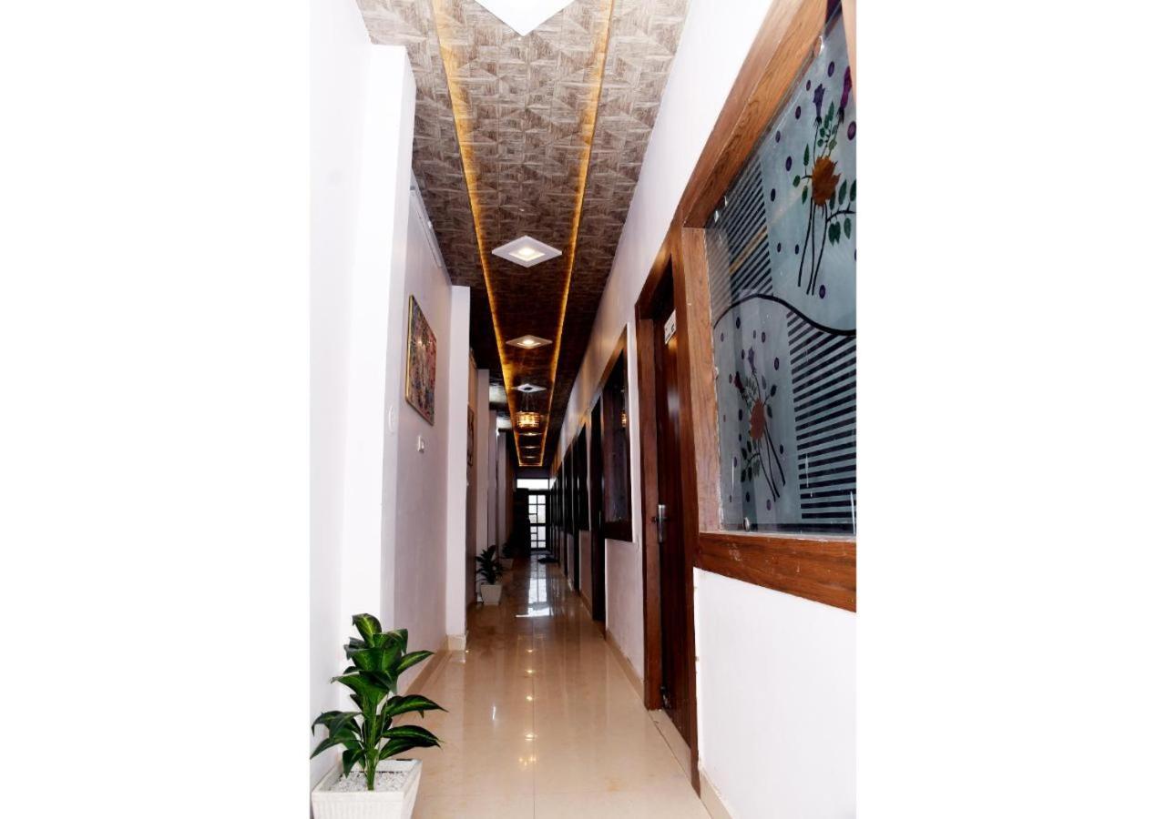 Tirupati Balaji Inn Bageshwar Dham Basāri Kültér fotó