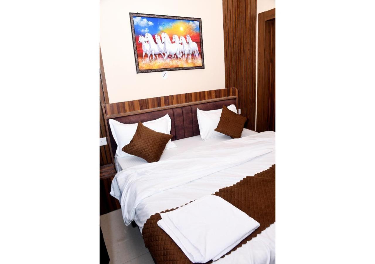 Tirupati Balaji Inn Bageshwar Dham Basāri Kültér fotó