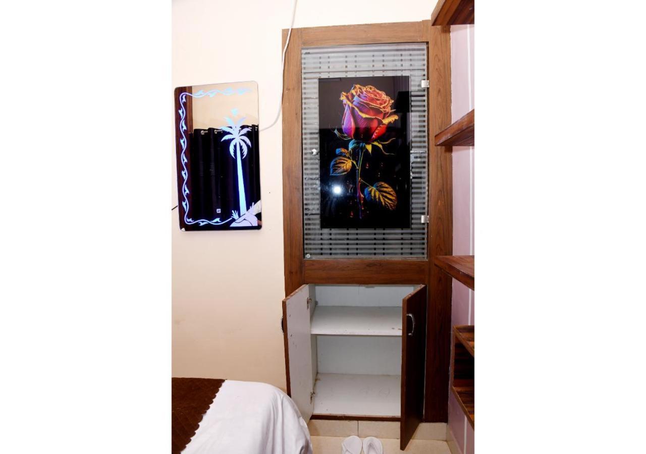 Tirupati Balaji Inn Bageshwar Dham Basāri Kültér fotó