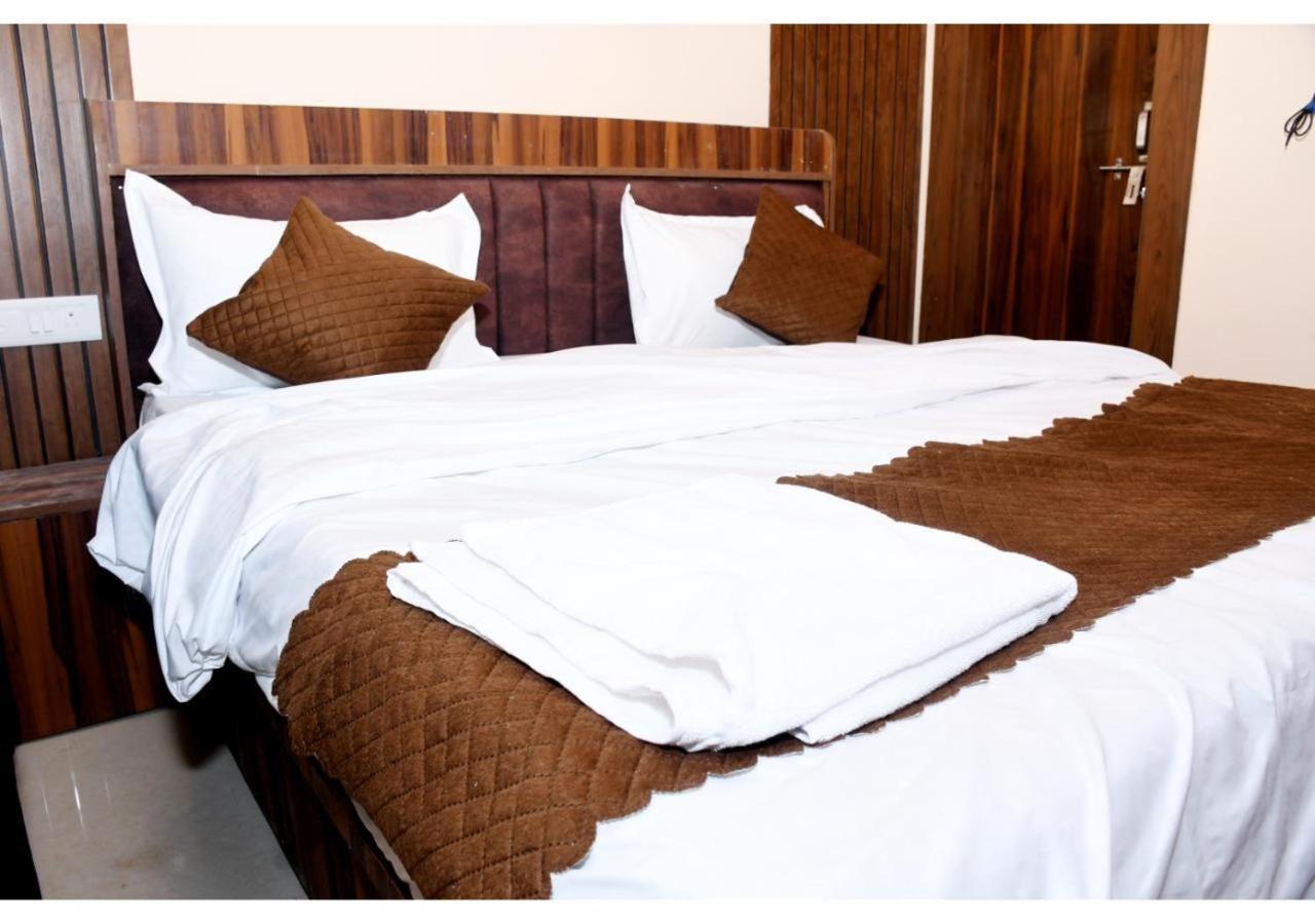 Tirupati Balaji Inn Bageshwar Dham Basāri Kültér fotó