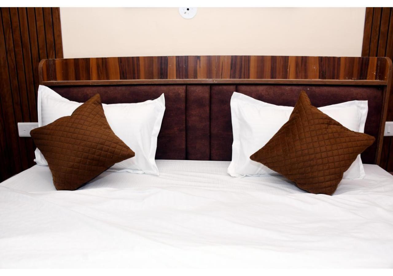 Tirupati Balaji Inn Bageshwar Dham Basāri Kültér fotó