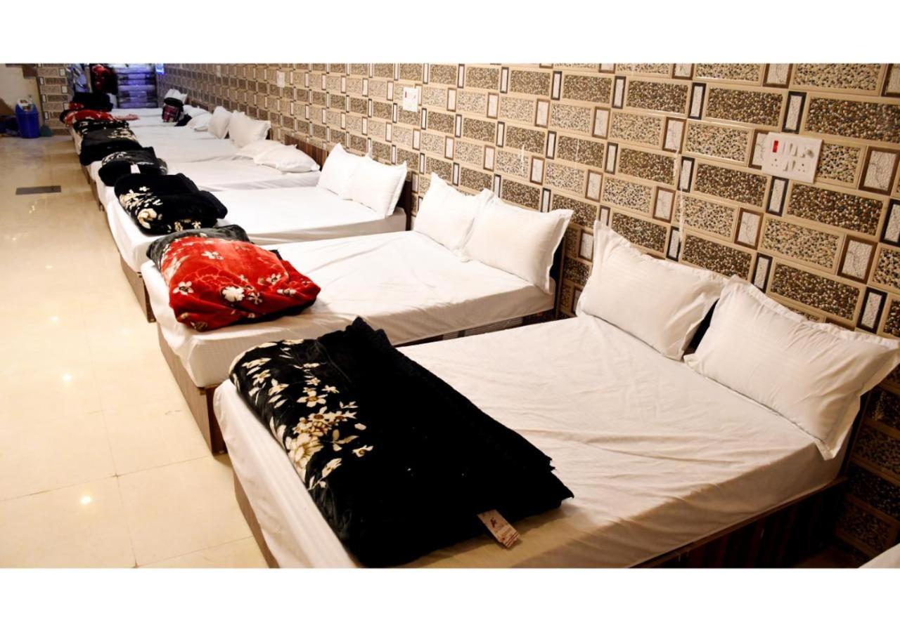Tirupati Balaji Inn Bageshwar Dham Basāri Kültér fotó