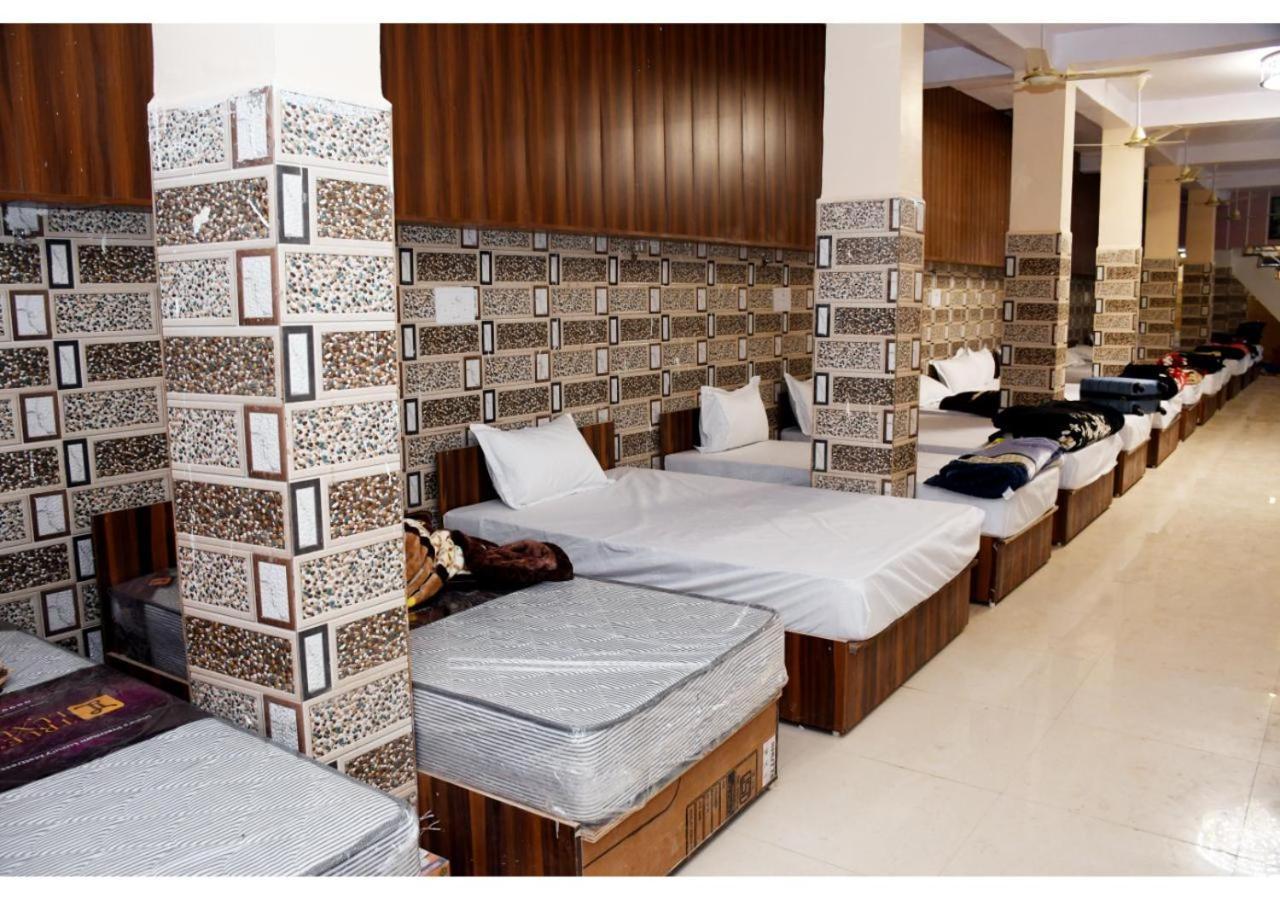 Tirupati Balaji Inn Bageshwar Dham Basāri Kültér fotó