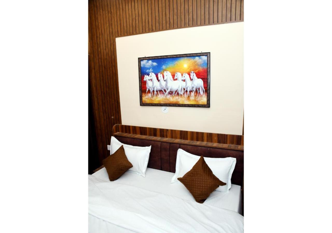 Tirupati Balaji Inn Bageshwar Dham Basāri Kültér fotó