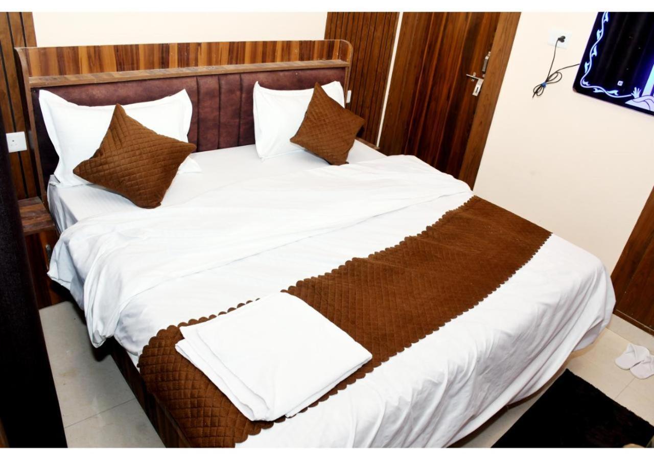 Tirupati Balaji Inn Bageshwar Dham Basāri Kültér fotó