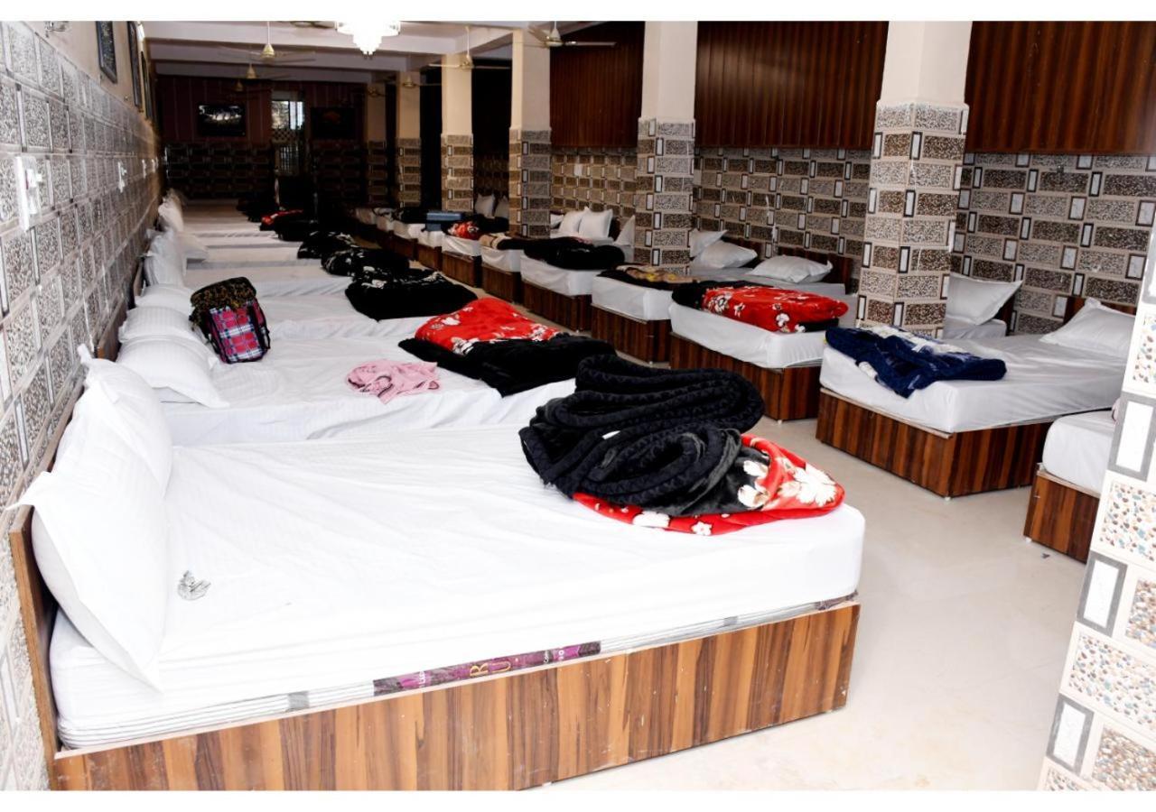 Tirupati Balaji Inn Bageshwar Dham Basāri Kültér fotó