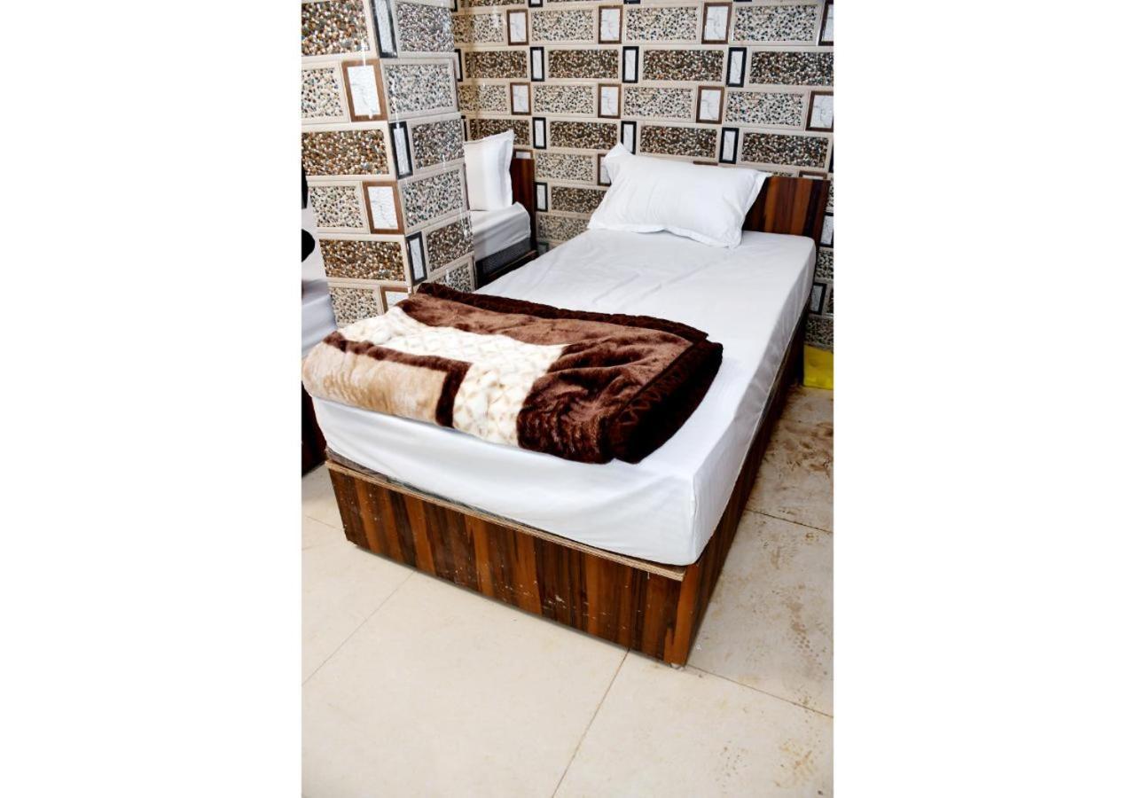 Tirupati Balaji Inn Bageshwar Dham Basāri Kültér fotó
